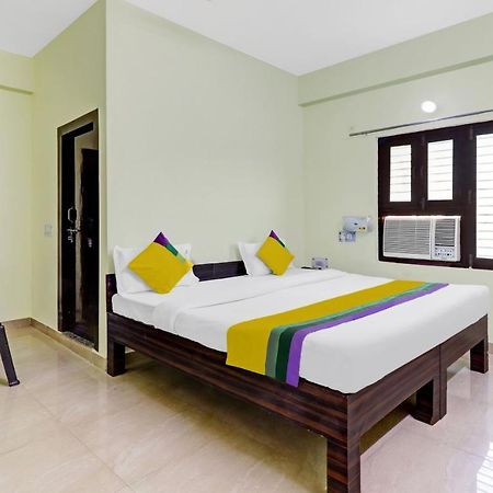 Hotel Pragati Palace マトゥラー エクステリア 写真