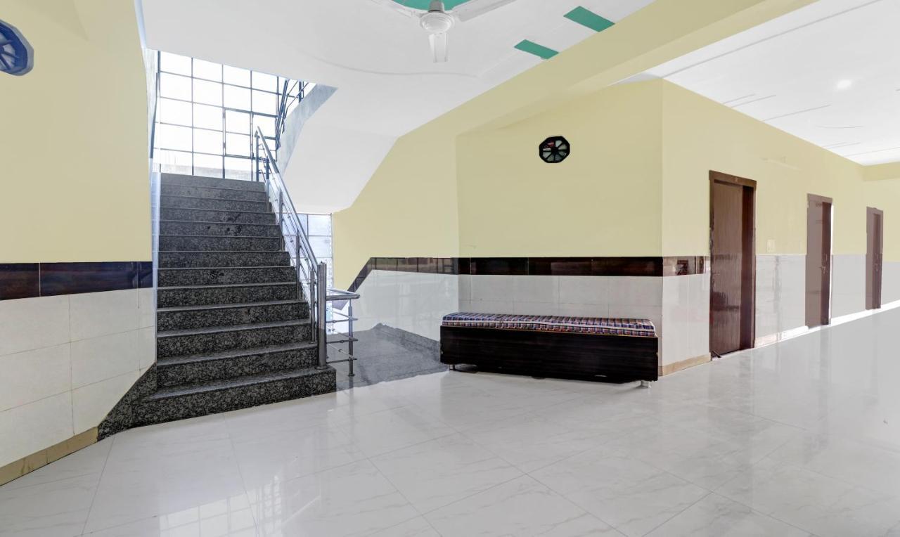 Hotel Pragati Palace マトゥラー エクステリア 写真